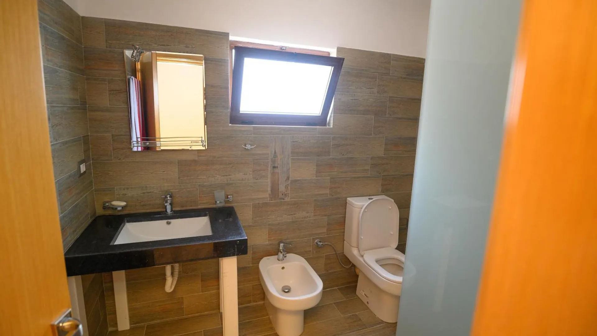 Bardhi Guesthouse Pogradec 0*,